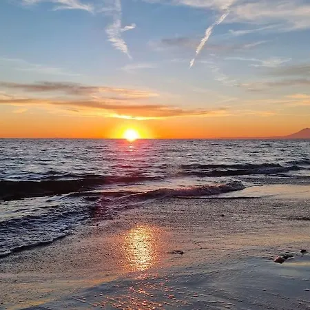 Beachside Escape ماربيا